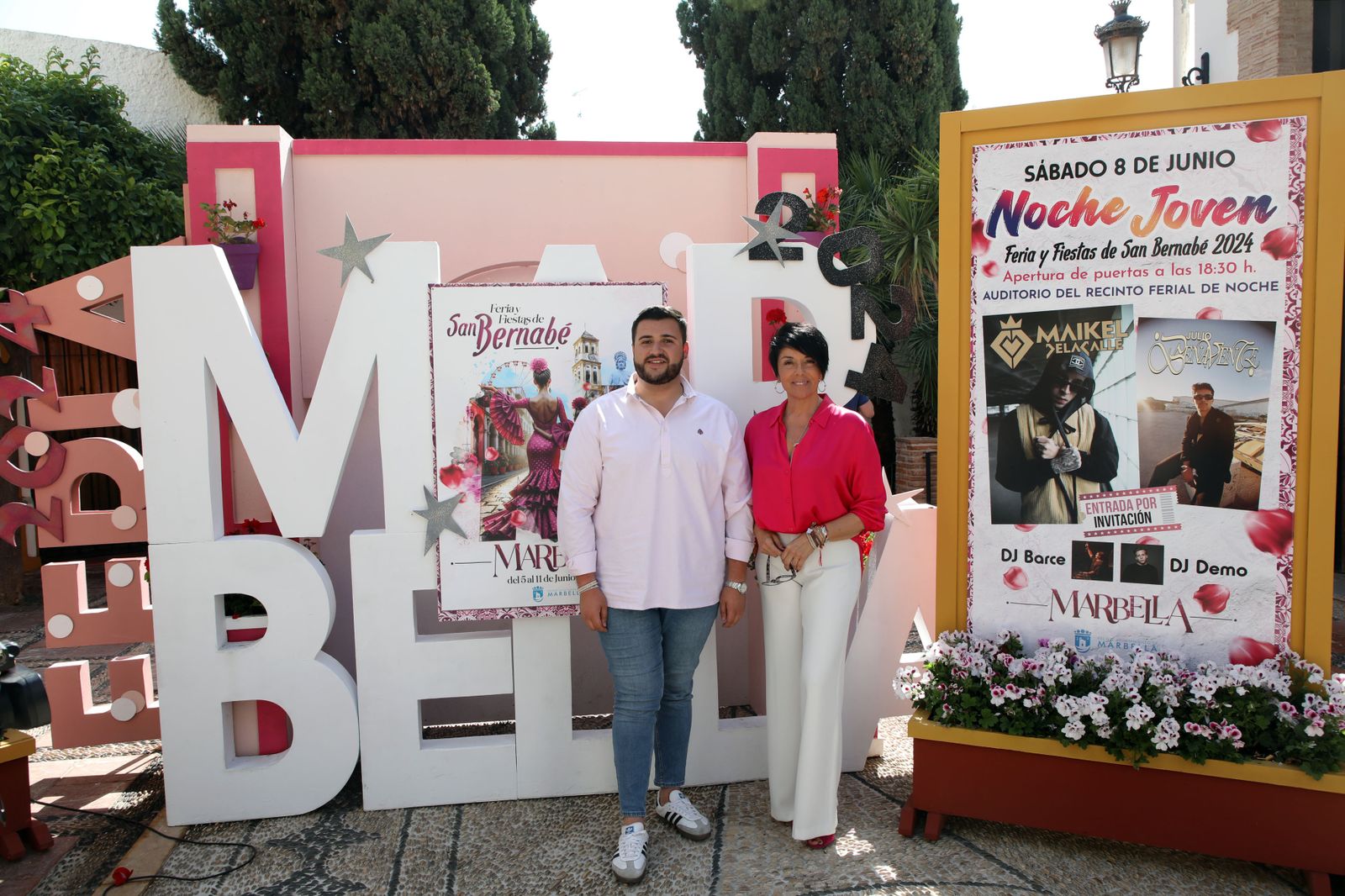 La concejala de Fiestas, Yolanda Marín, y el edil de Juventud, Alejandro González.