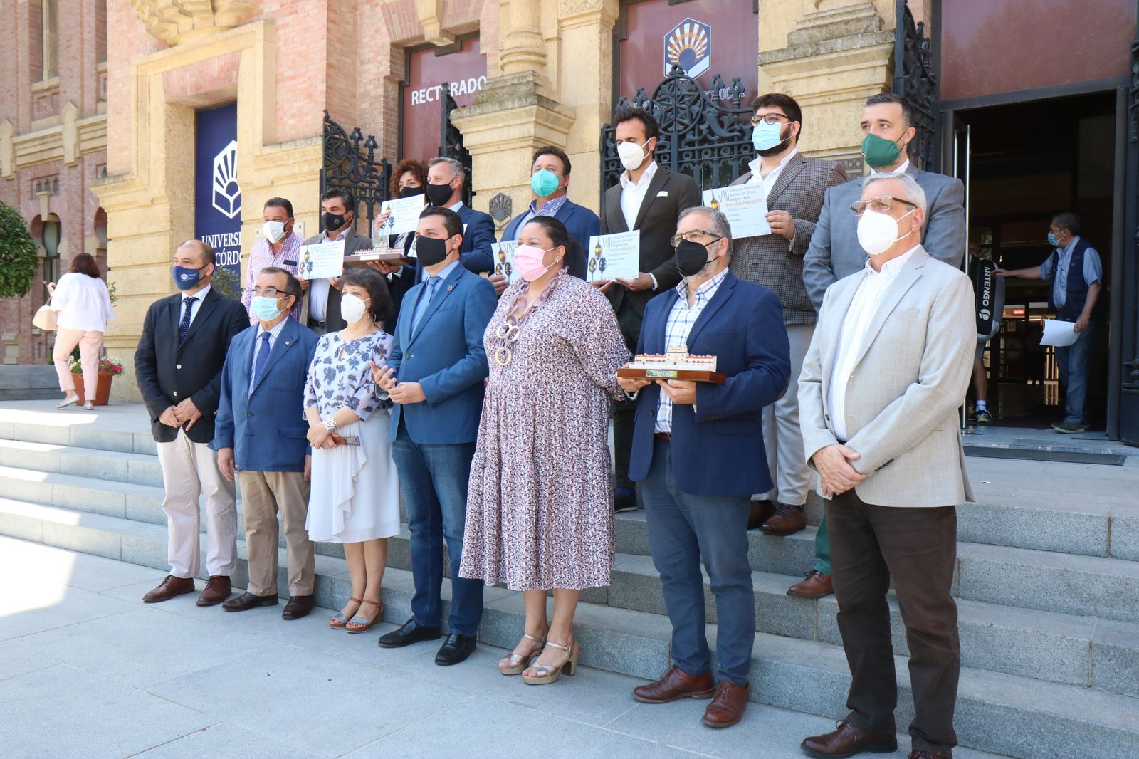 Foto de familia de la entrega de los premios.