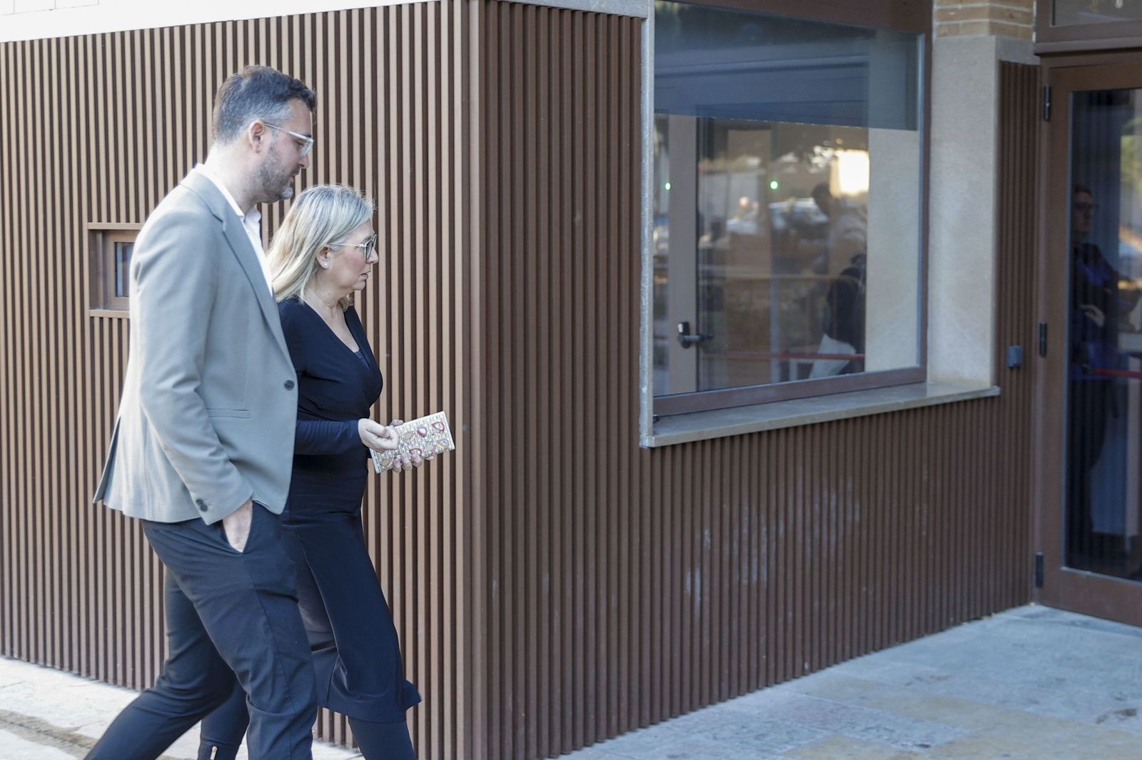 La abogada de Ciudadanos, Mamen Peris, a su llegada al juzgado de Catarroja (Valencia).