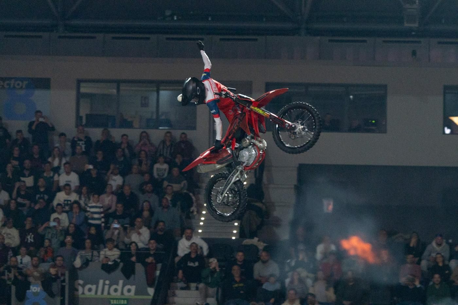 En imágenes: el Soloflow Freestyle enamora en Jaén con acrobacias y espectáculo en estado puro