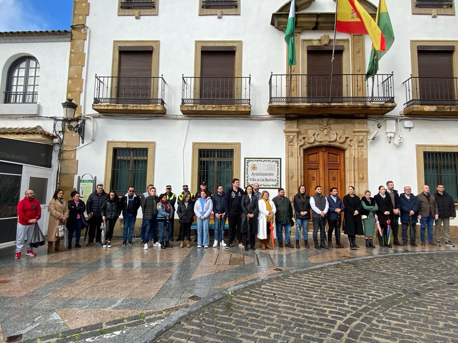 Los Barrios guarda un minuto de silencio por los guardias civiles fallecidos en Barbate