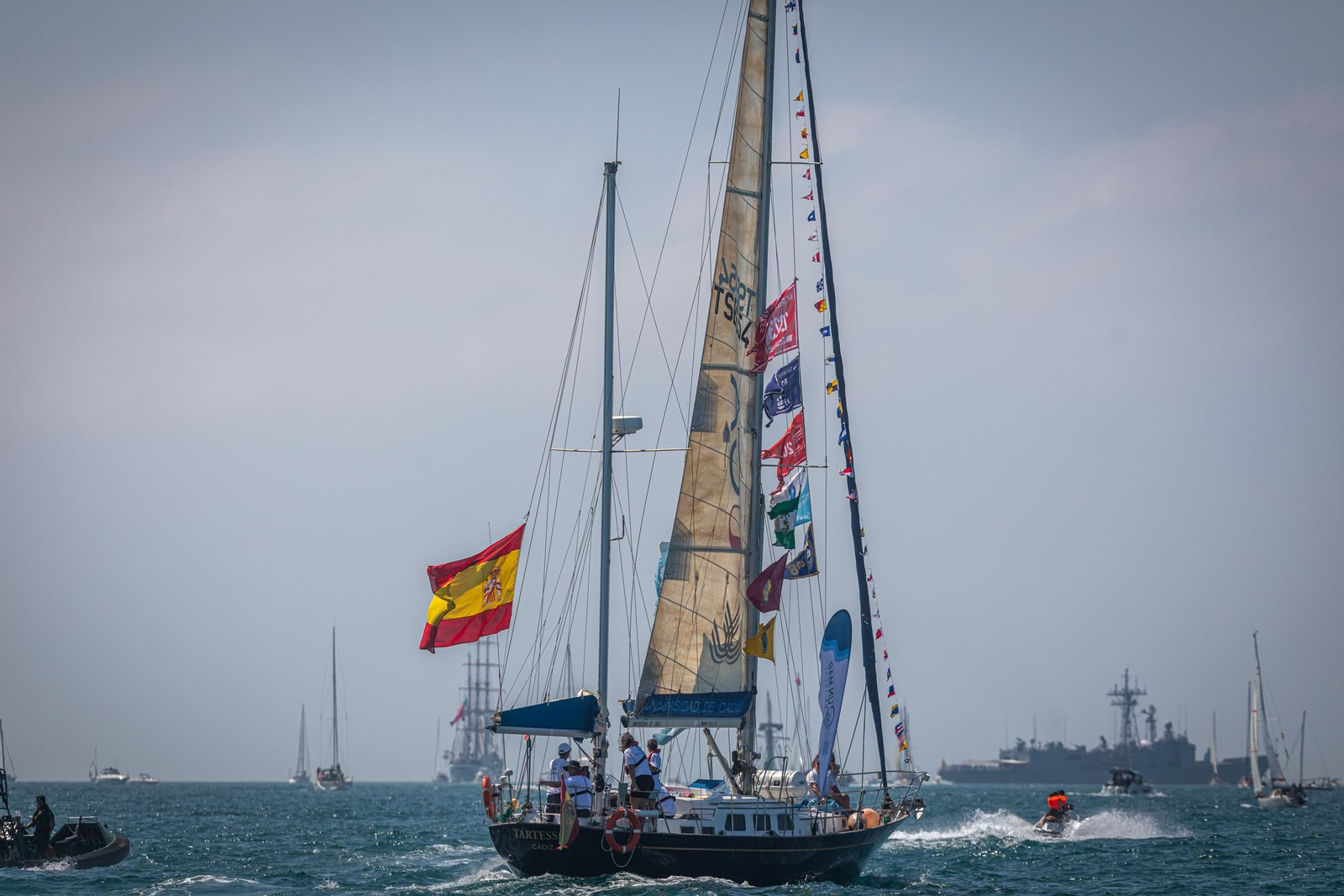 Imágenes de la parada naval desde el mar