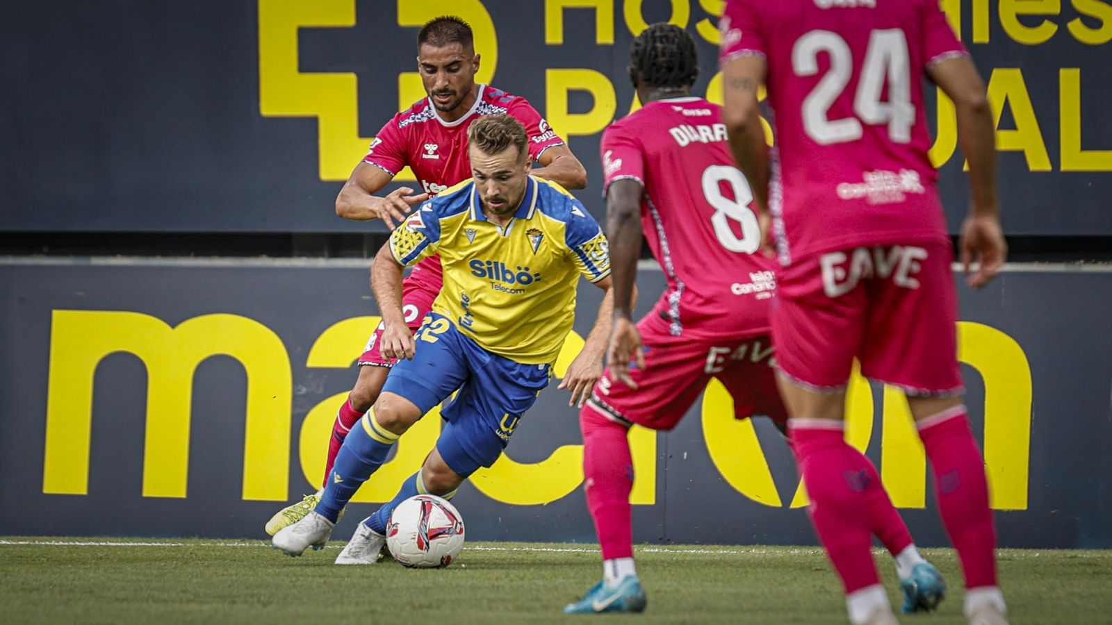 Búscate entre las fotos del partido de fútbol Cádiz CF - CD Tenerife de la Liga Hypermotion