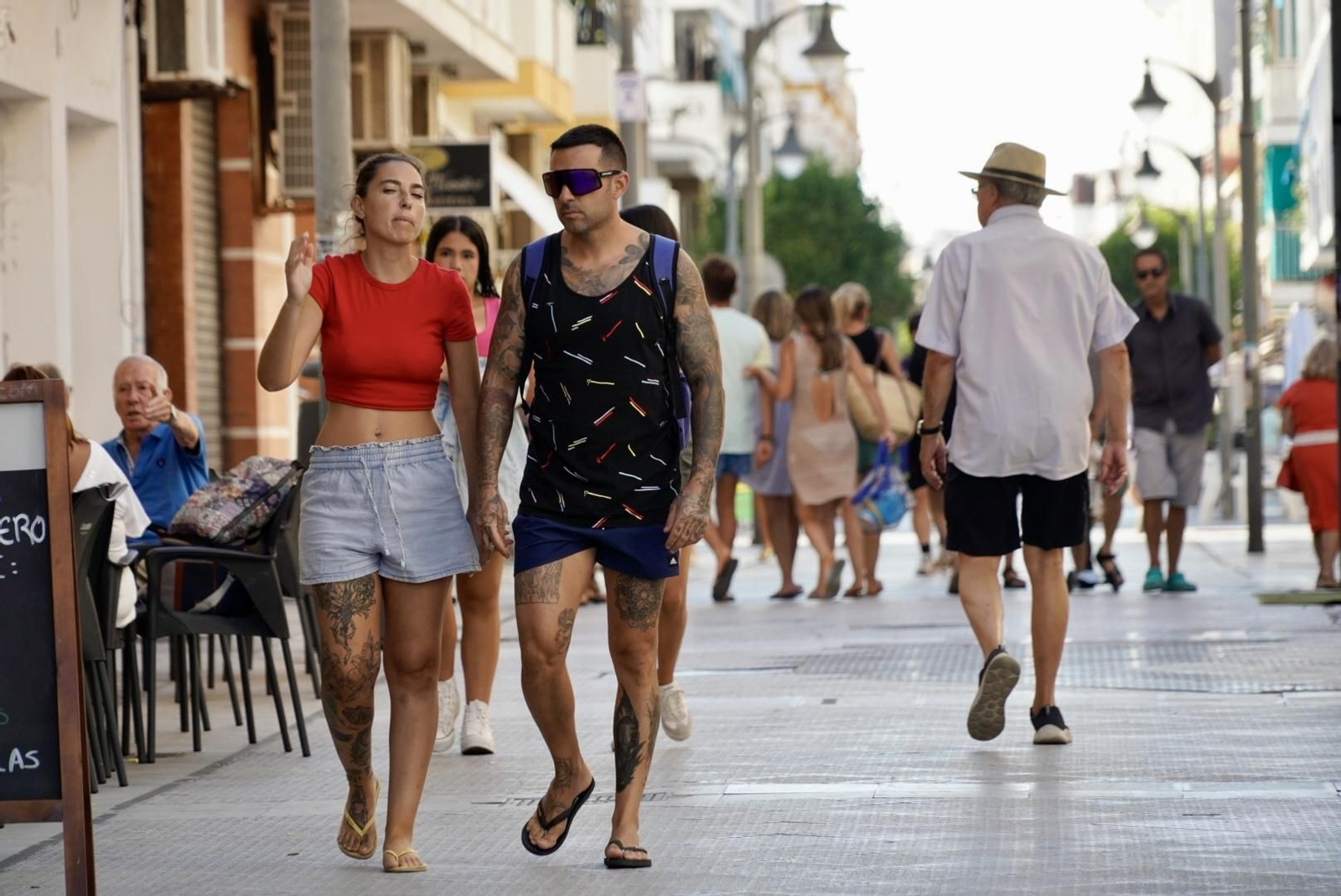 La Calle Ancha de Punta Umbría, una tarde de verano con el sol cayendo