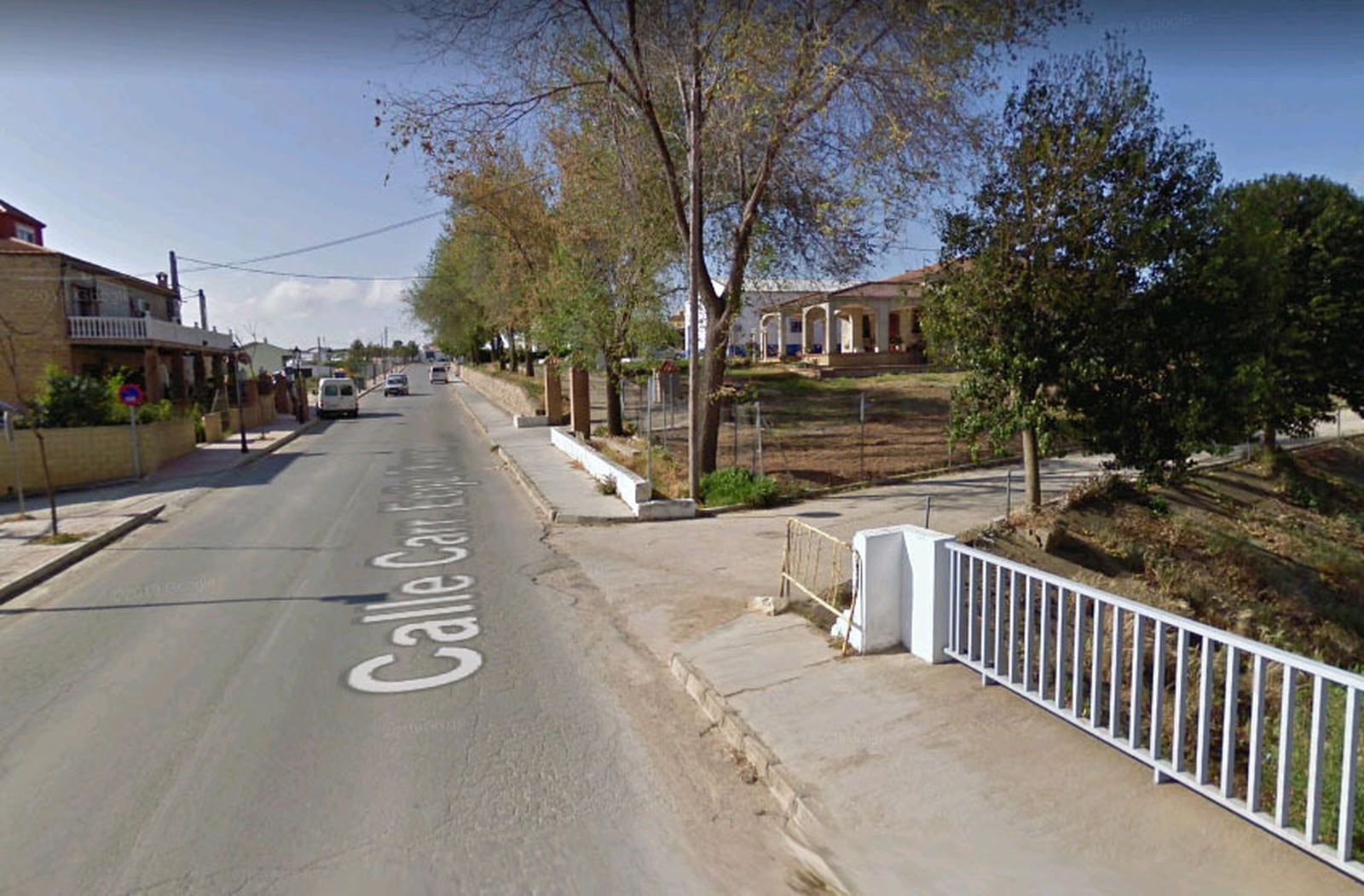 La  carretera A-406, a su paso por el municipio sevillano de El Saucejo.