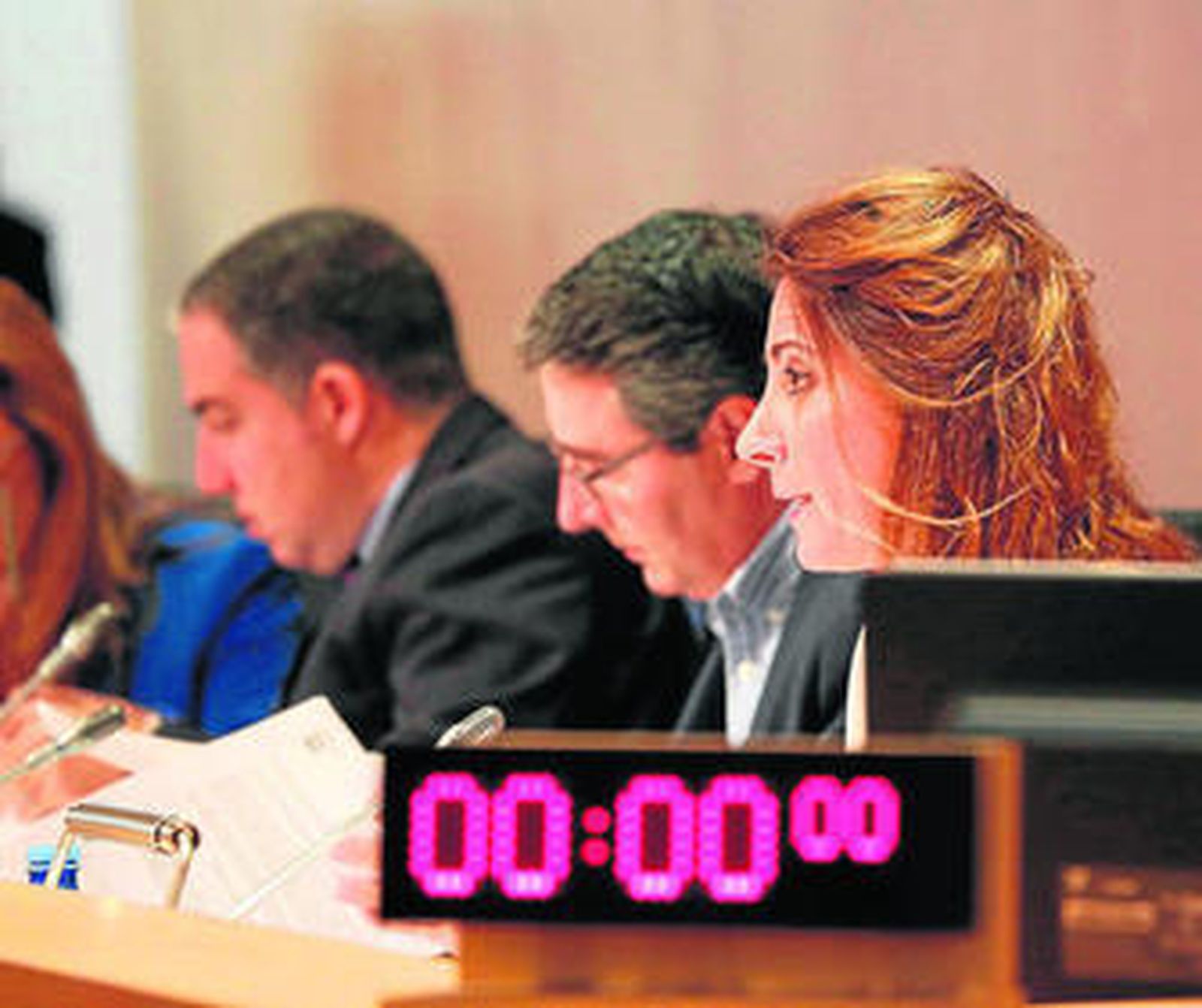 Bendodo, Salado y Mata ayer durante la celebración del Pleno ordinario del mes de octubre.