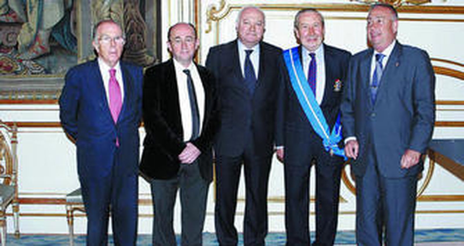 Marcelino Oreja, Rafael Román, Miguel Ángel Moratinos, Salomón Seruya y José Carracao, durante el acto celebrado ayer en el Palacio de Viana.