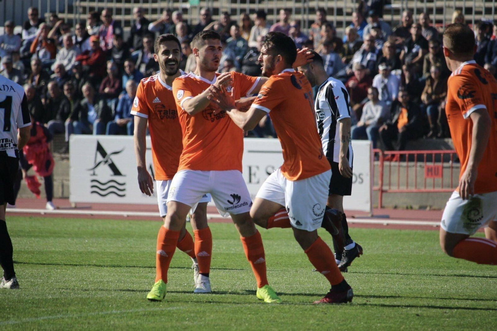 Elady festeja el tanto que le dio el triunfo al Cartagena en La Línea