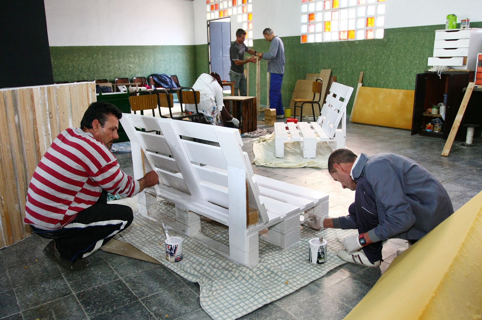 Usuarios de Cáritas en uno de sus centros.