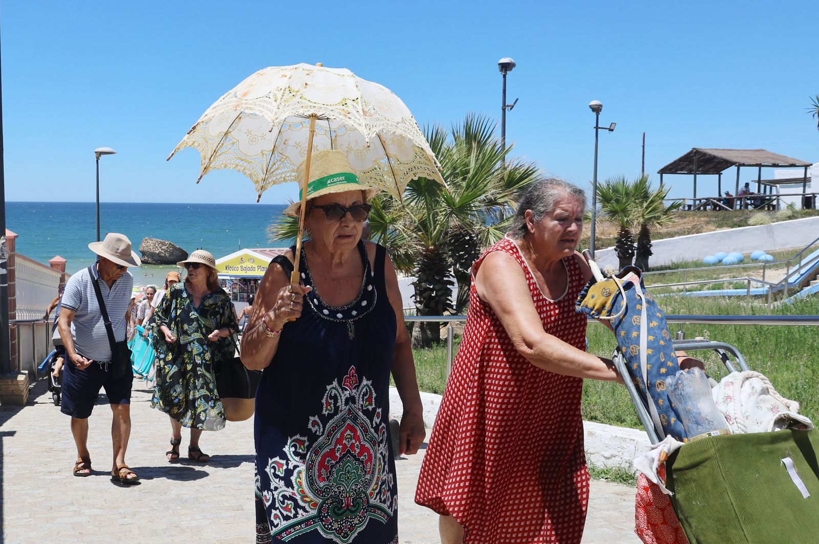 Imágenes de una mañana de calor y playa en Matalascañas