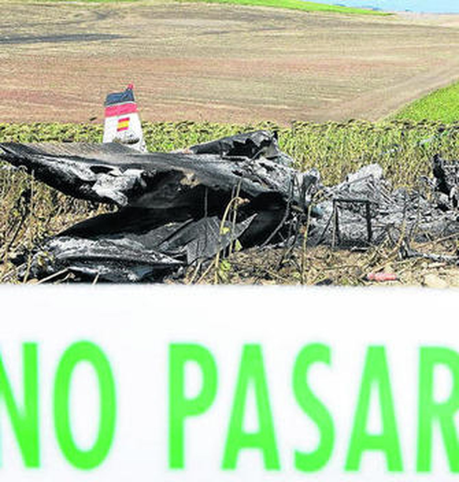 Imagen de la aeronave, que quedó calcinada tras el incendio.