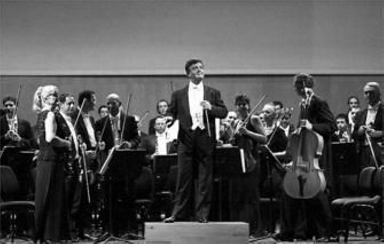 La Orquesta Filarmónica de Málaga, dirigida por Aldo Ceccato.