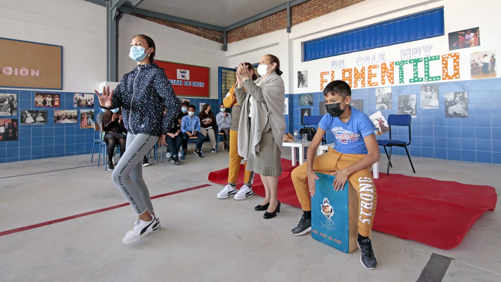 Angelita Gómez visita por el día del flamenco el colegio San Juan de Dios