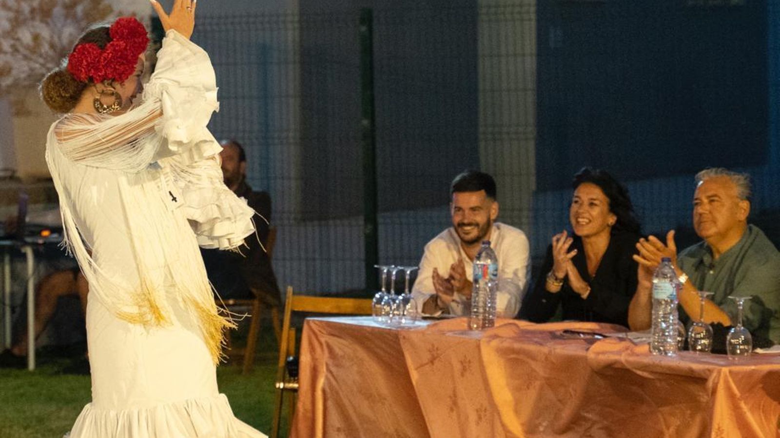 Pase con trajes de flamenca delante del jurado.