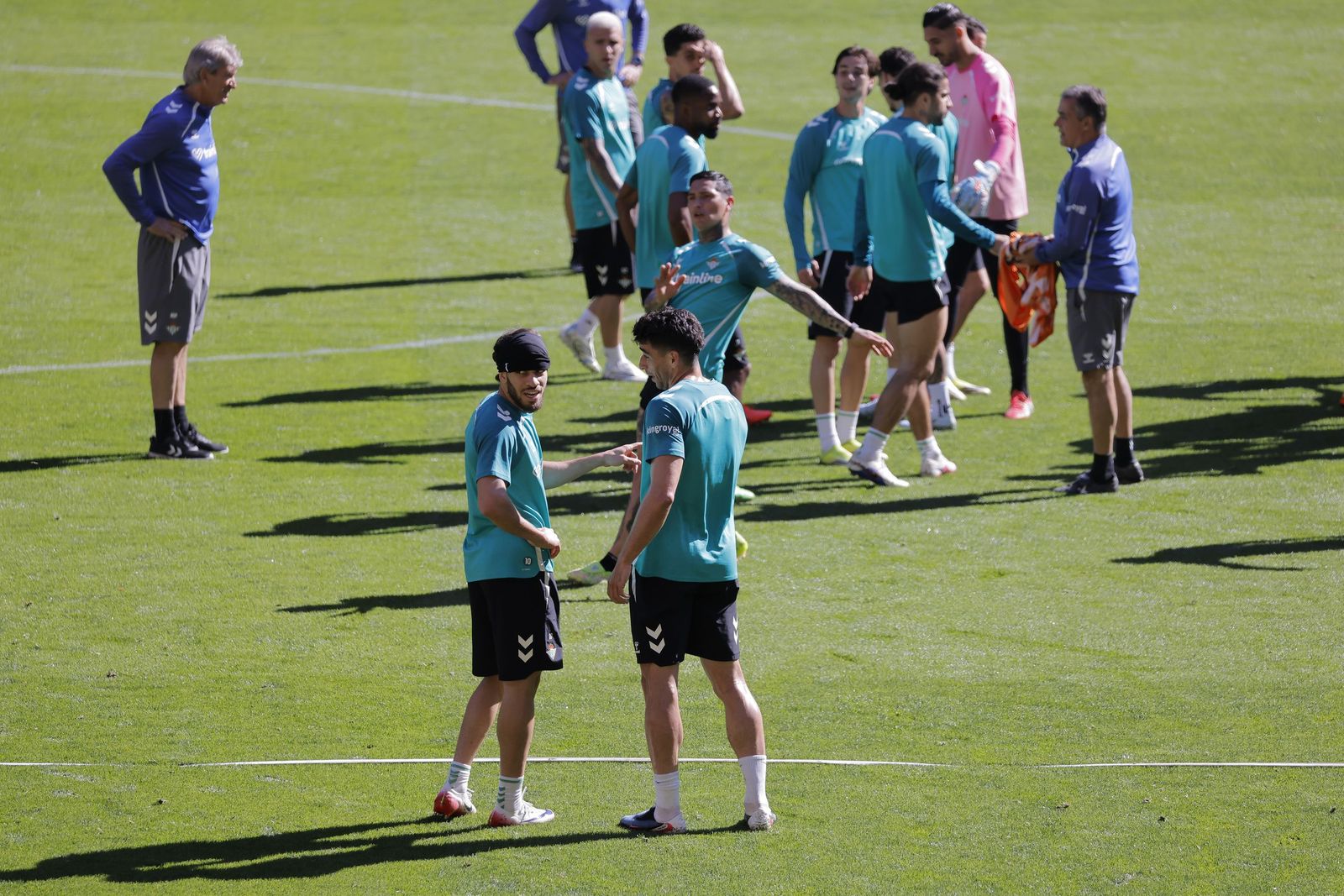 Las fotos del entrenamiento del Betis a puerta abierta