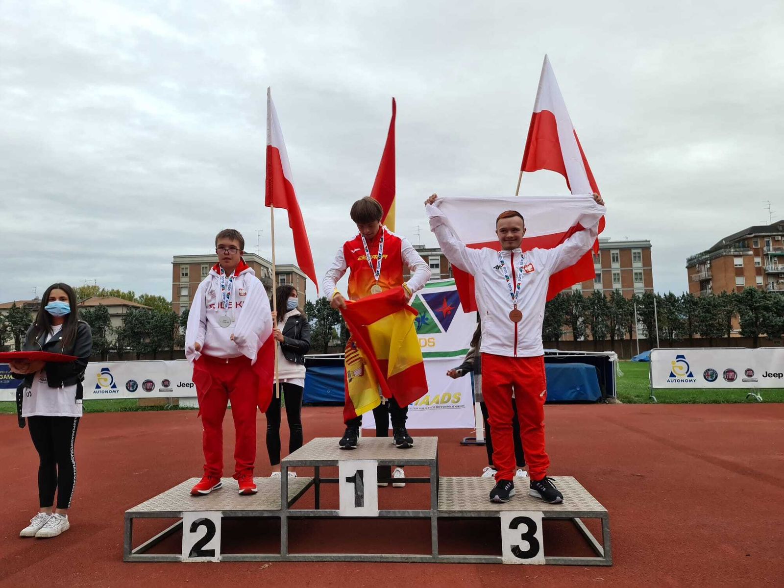 Nicolás Castaño, en lo más alto del podio tras conquistar el oro.