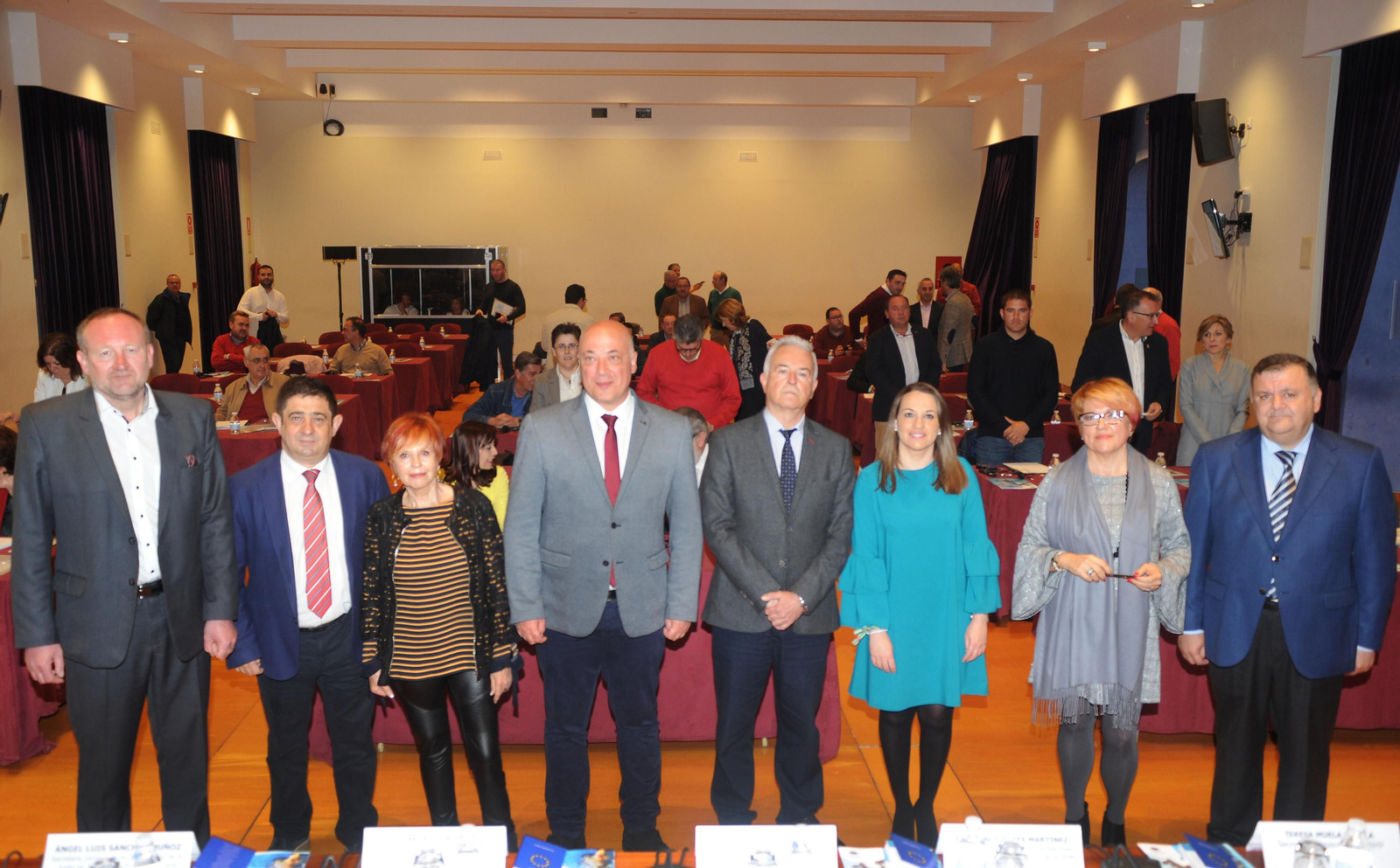 Las autoridades, con Antonio Ruiz a la cabeza, durante la inauguración de la jornada.
