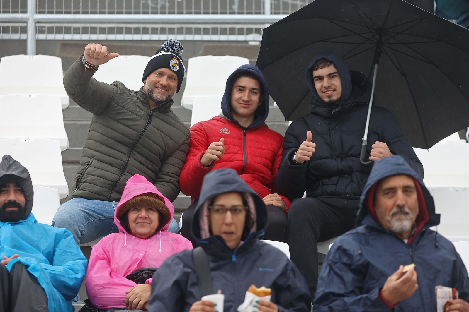 Búscate en el Ciudad de La Línea durante el Balona - Vélez de Segunda RFEF