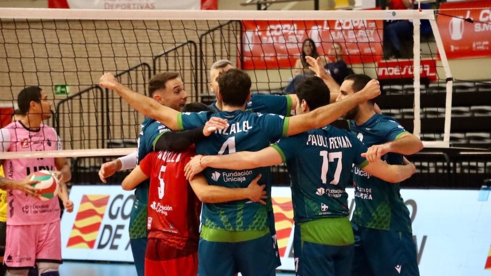 Los verdes celebran uno de los puntos en los cuartos de final de la Copa del Rey.