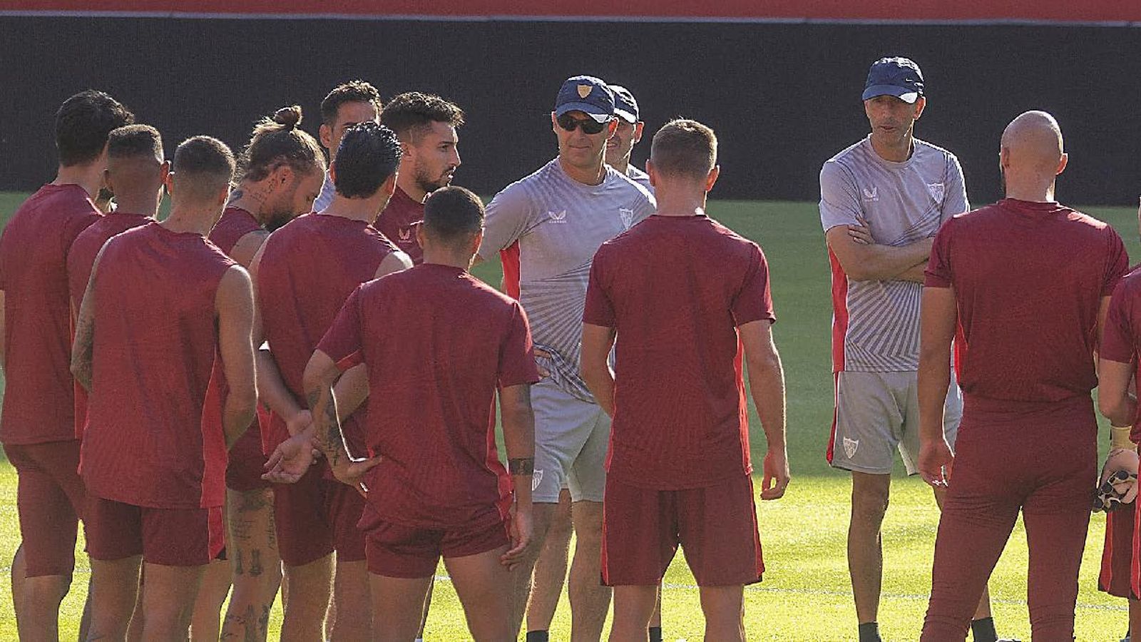 Julen Lopetegui, junto a sus jugadores este viernes pasado.