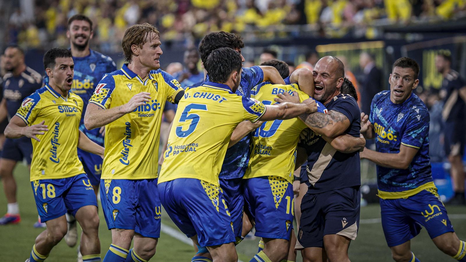 Búscate entre las fotos del partido de fútbol Cádiz CF - CD Tenerife de la Liga Hypermotion