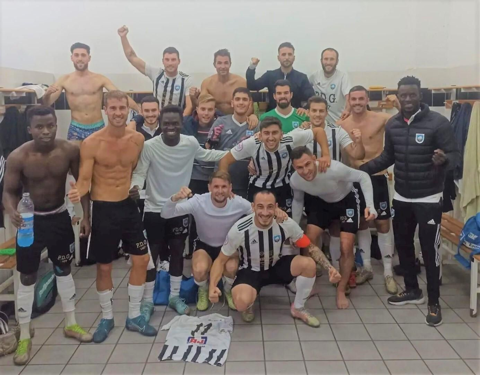 La plantilla garruchera celebra un triunfo de esta temporada