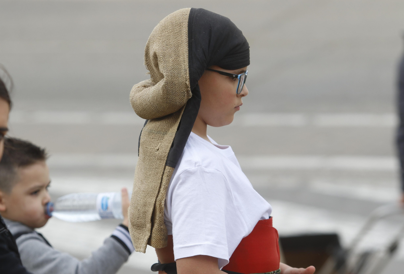 Lunes Santo en Córdoba: La procesión de la Vera-Cruz, en imágenes