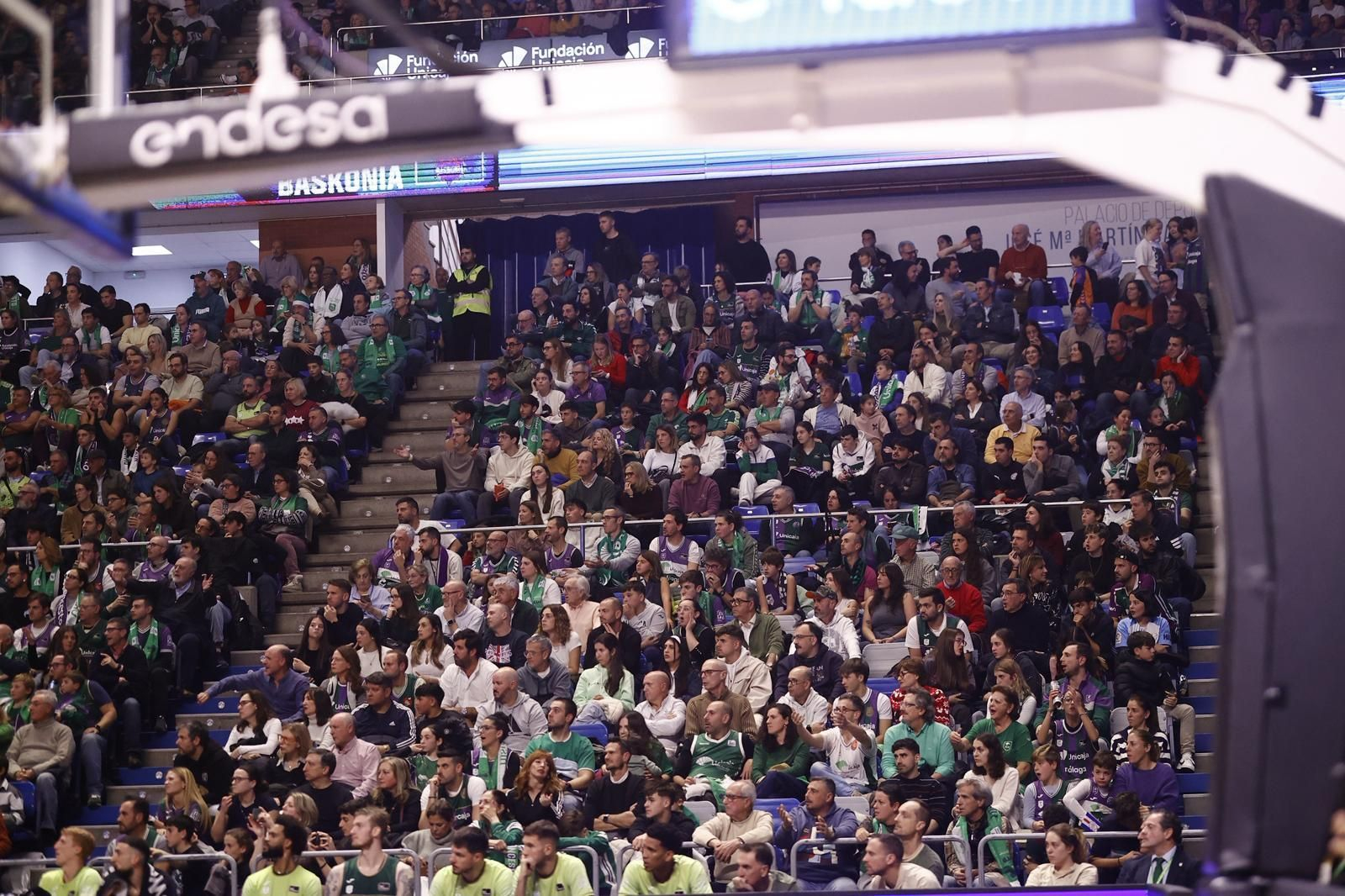 Búscate en las gradas del Carpena durante el Unicaja - Baskonia