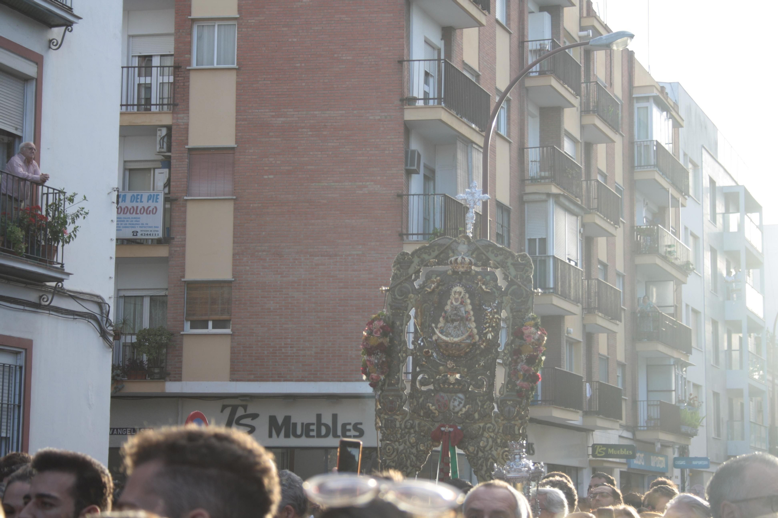 Traslado del Simpecado de la Hermandad del Rocío de Triana, en imágenes