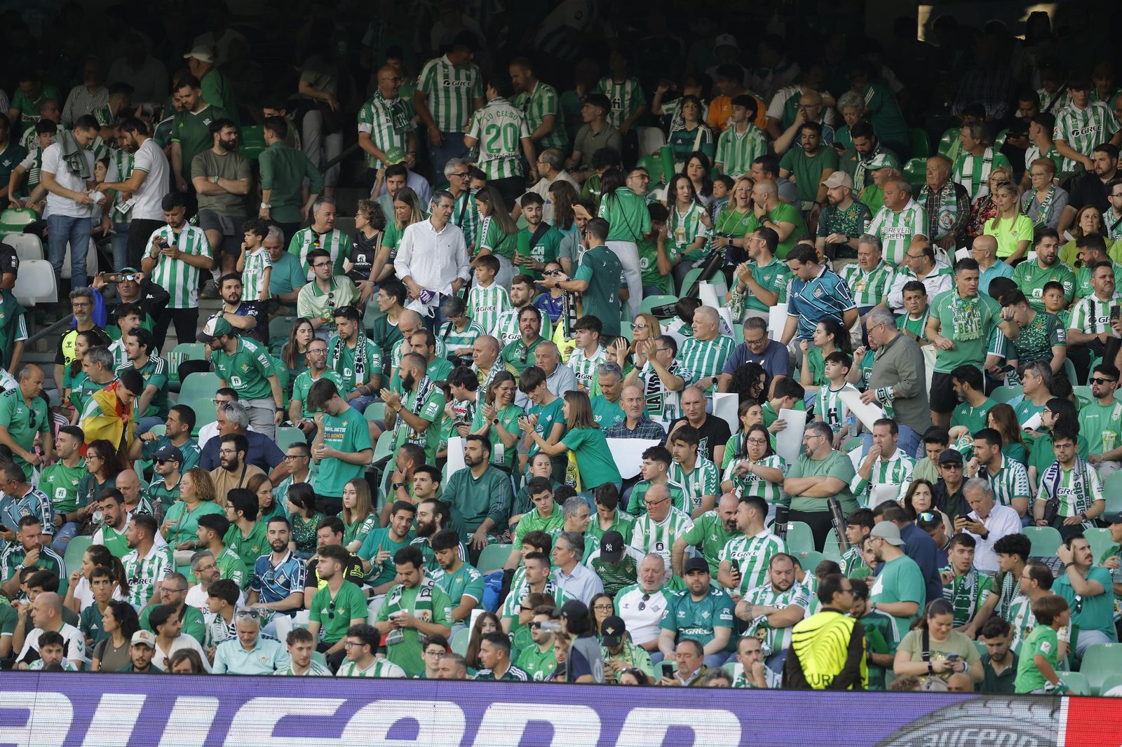 Búscate en las fotos del Betis - Fiorentina