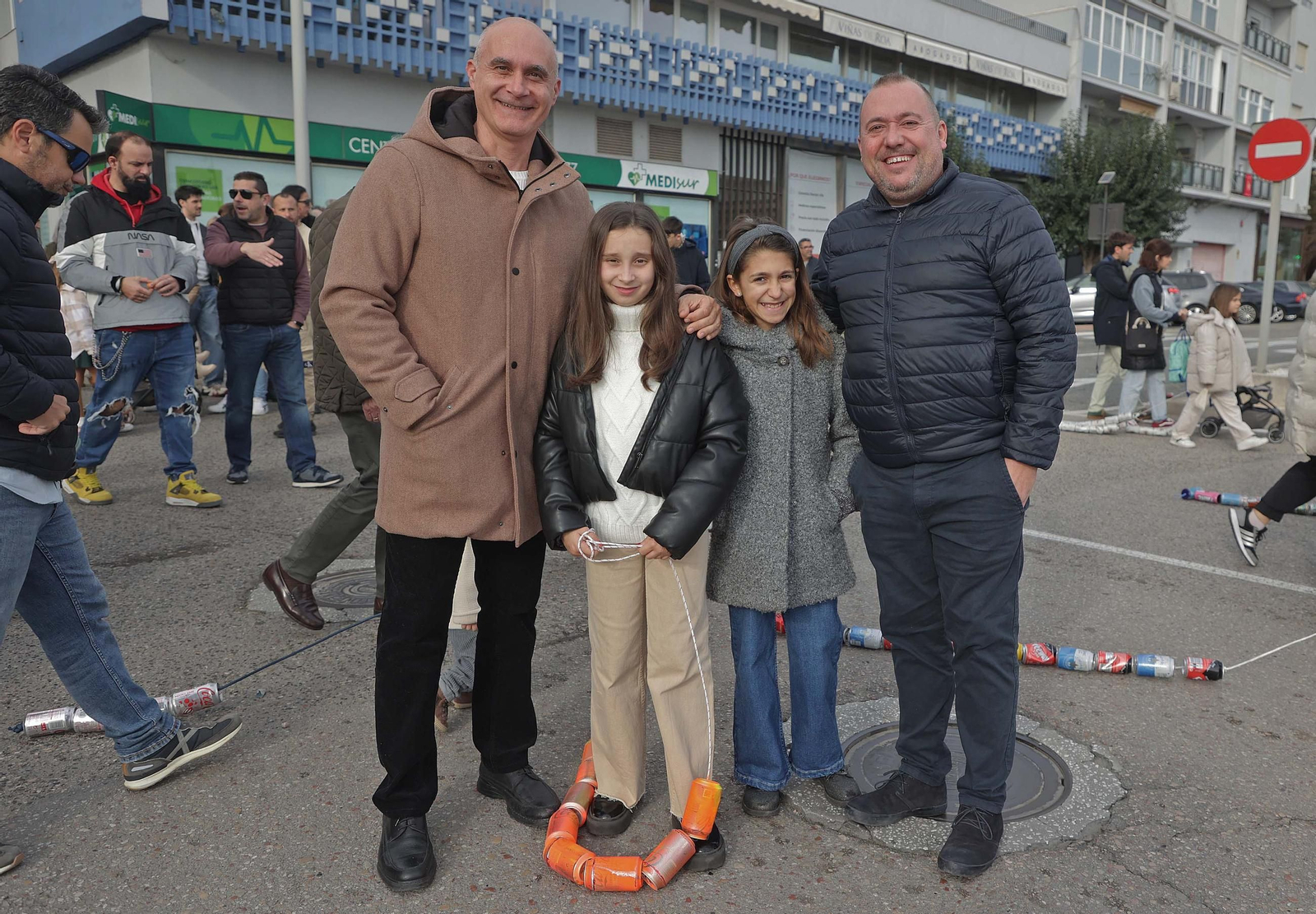 Búscate en las fotos del Arrastre de Latas 2025 en Algeciras