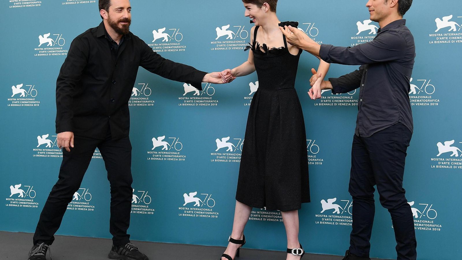 Pablo Larraín, con los actores Mariana di Girolamo y Gael García Bernal.