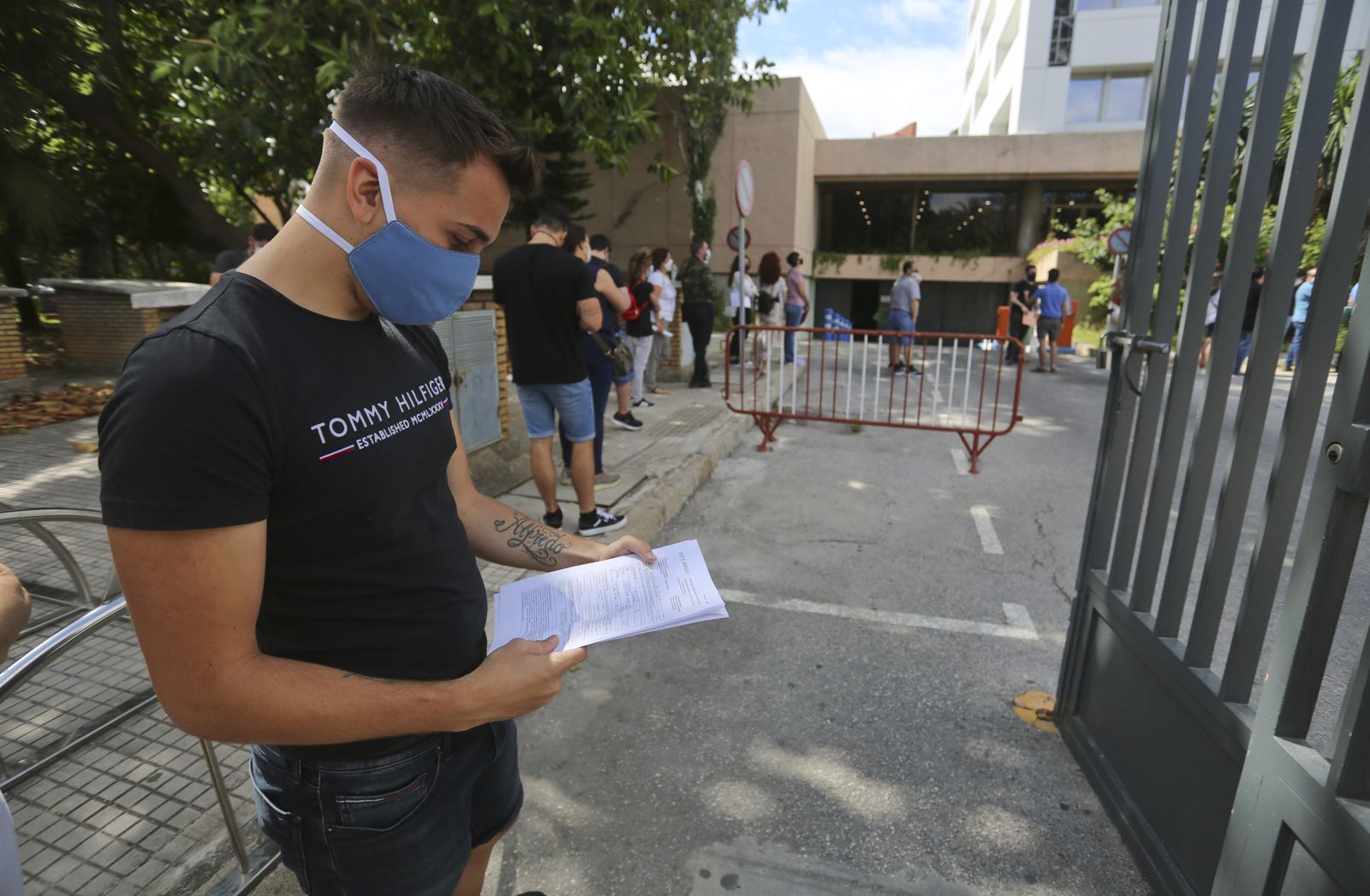 Las colas para ser vigilante en las playas de Málaga y controlar su aforo