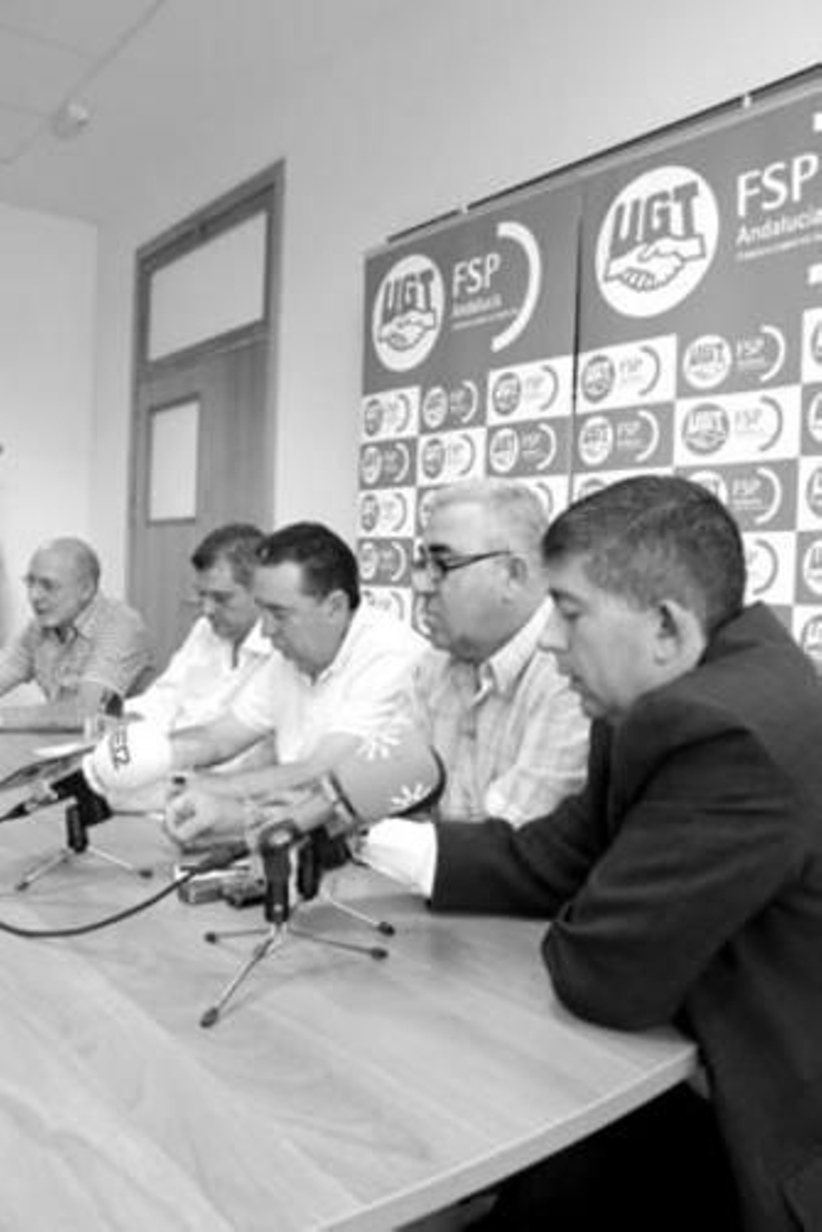 Los responsables de la UGT, ayer en las nuevas instalaciones.