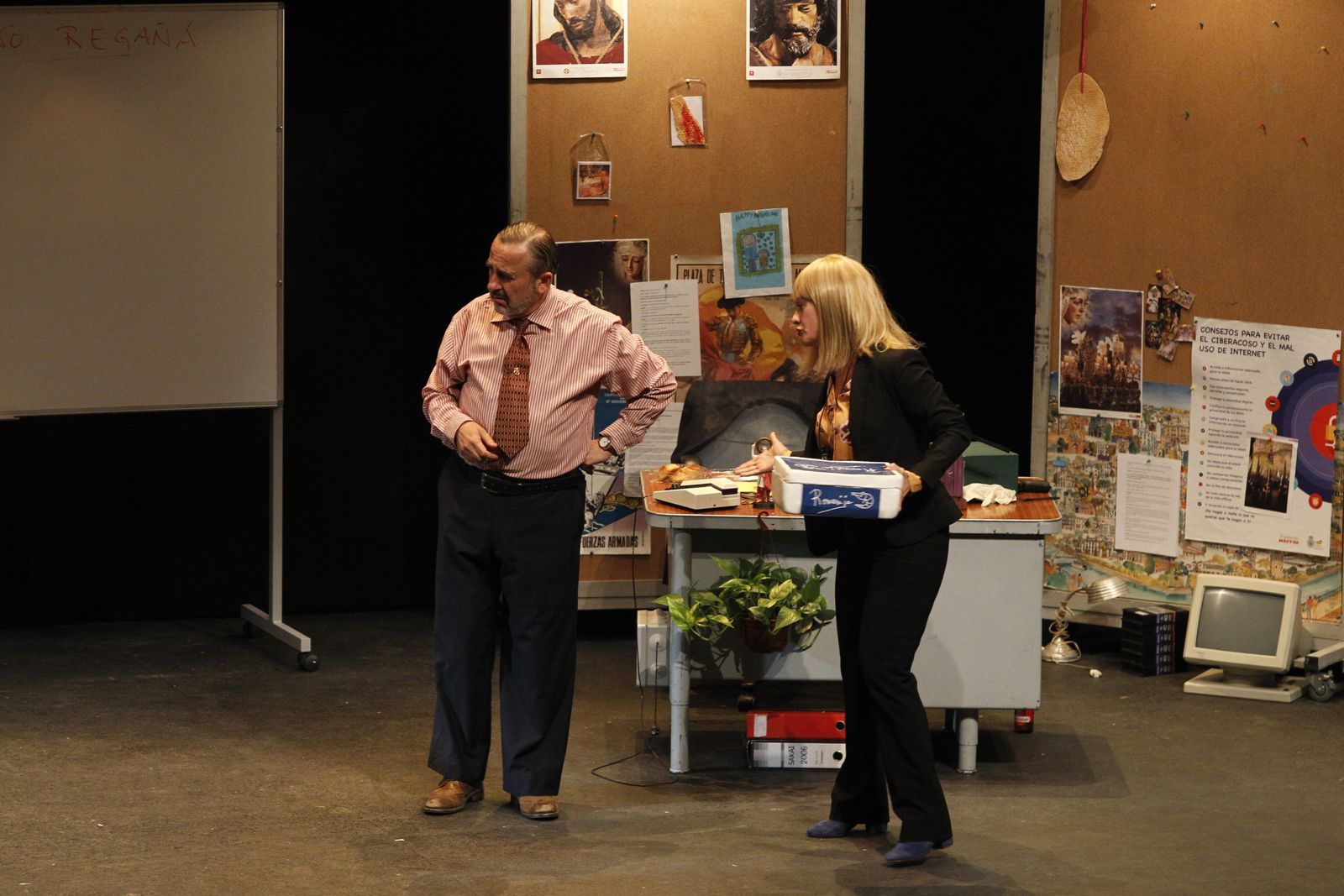 Fotogalería Festival de Teatro de El Ejido. Obra "El Asesino de la Regañá". Teatro Municipal de El Ejido
