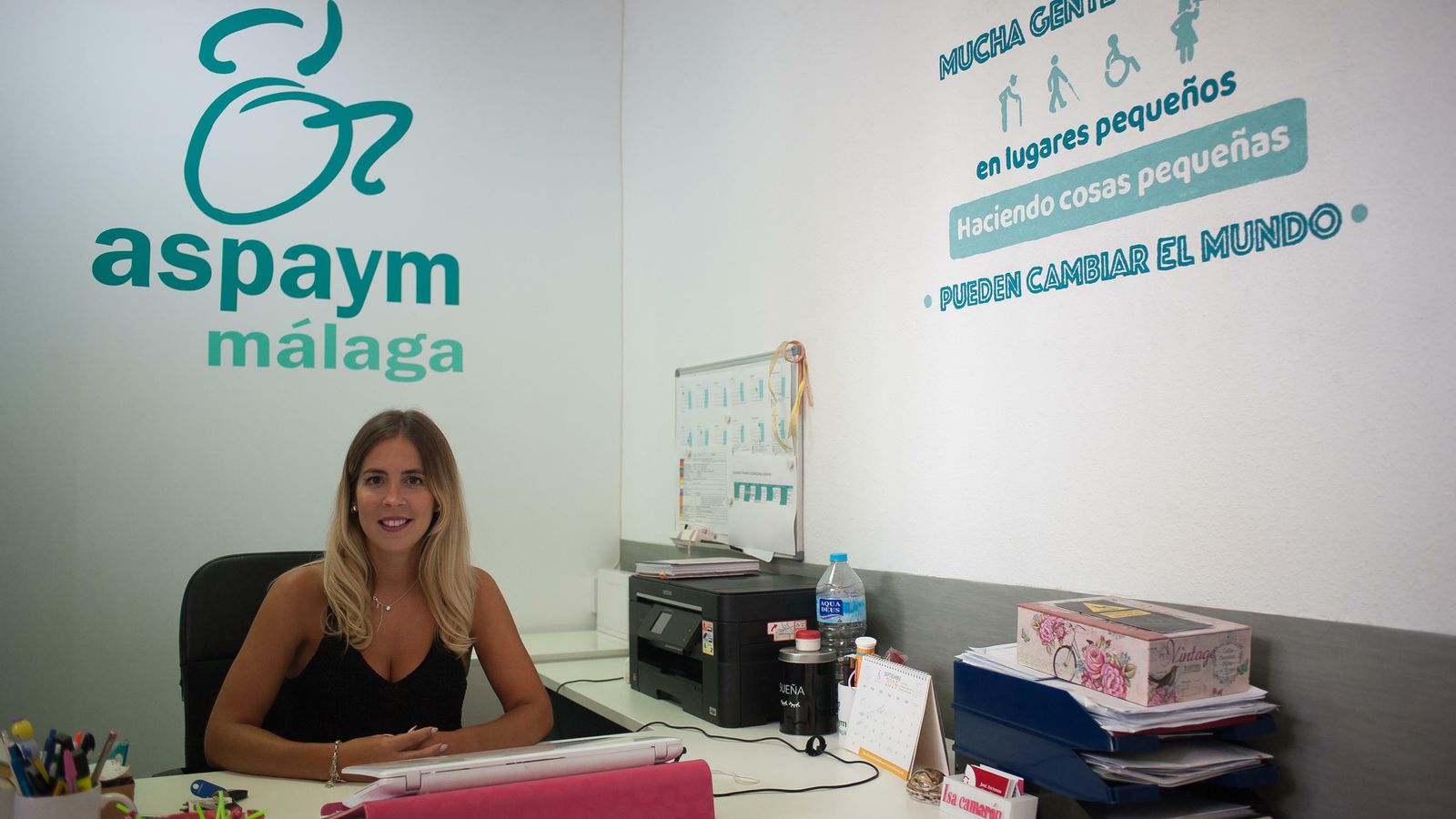 Isabel Vega en su despacho en la sede de Aspaym en Málaga.