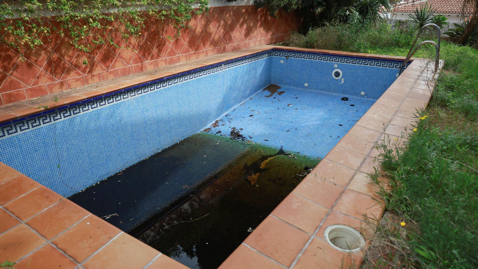 Estado de la piscina de la residencia.