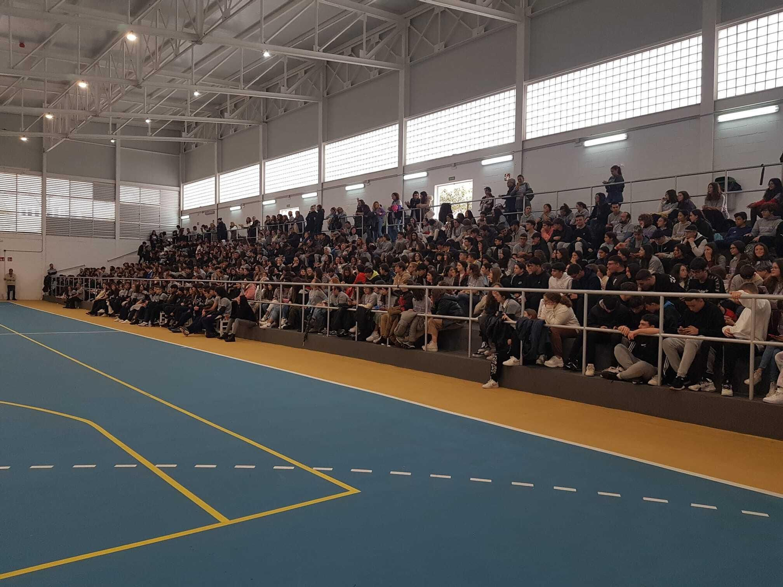 Imágenes del acto por el 8-M organizado en San Fernando con los institutos.