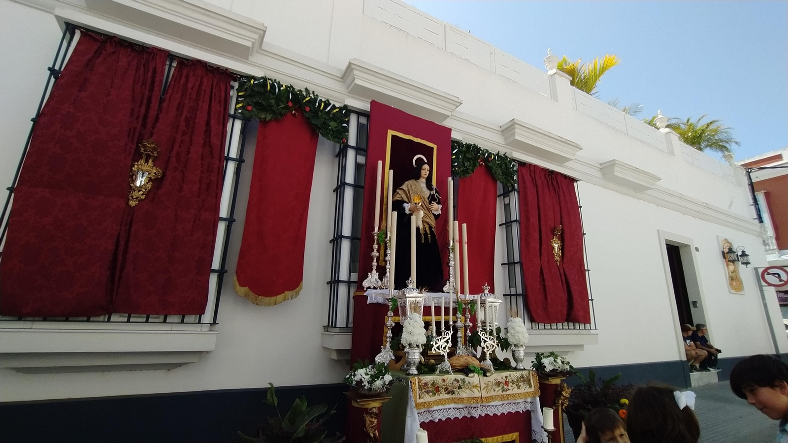 Altares y alfombras para el Corpus Christi en San Fernando