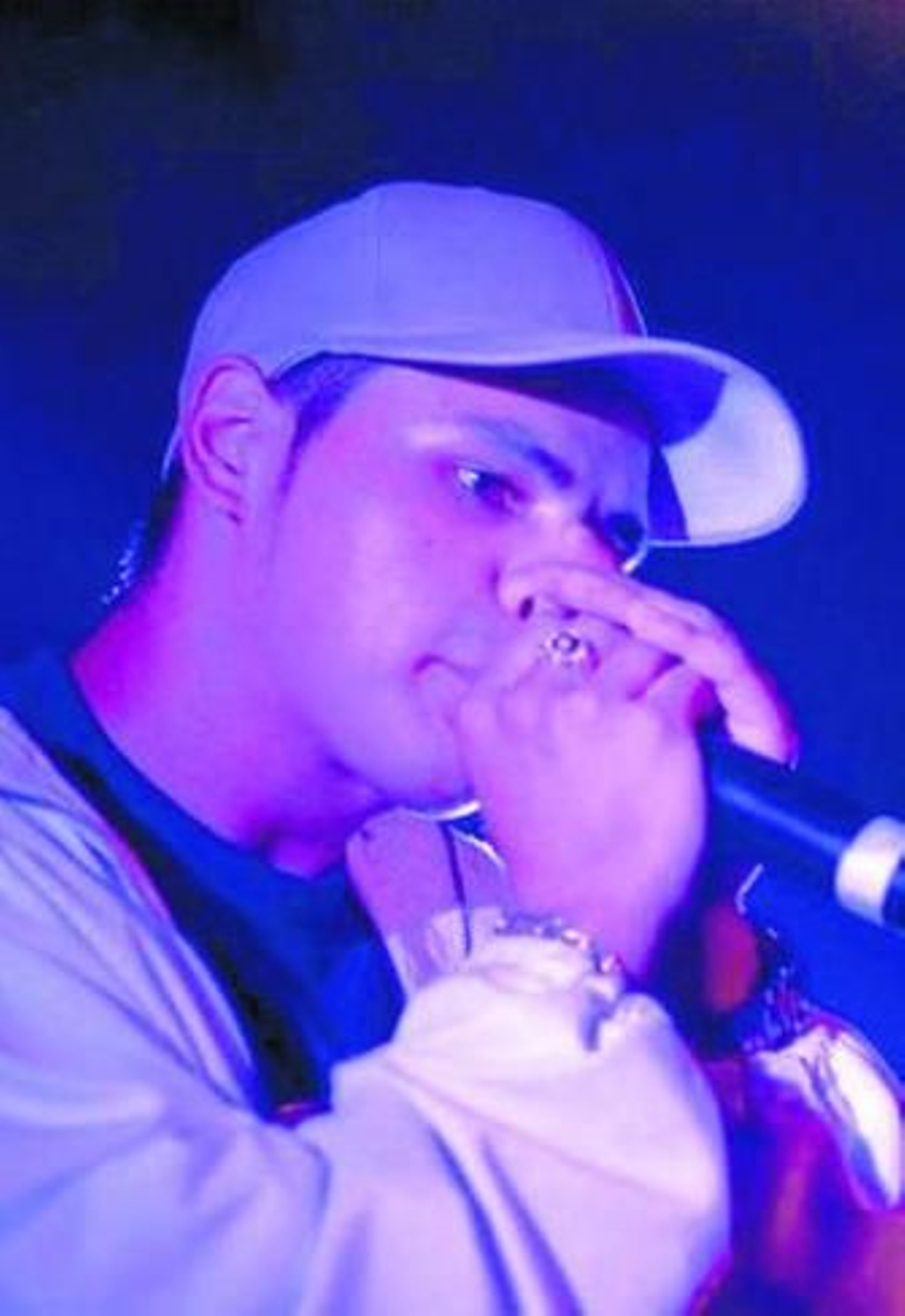 Un joven practica 'beatboxing'.