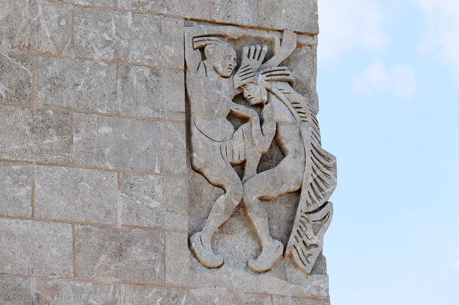Imágenes del Monumento a Colón que ya se puede ver sin andamios en la Punta del Sebo