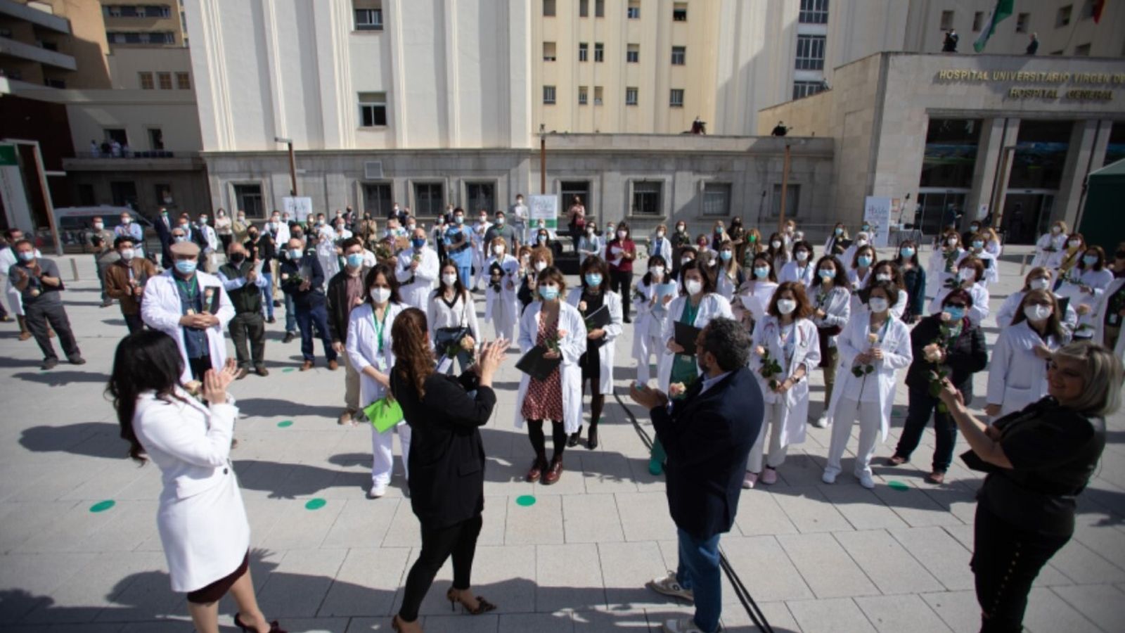 Homenaje en la explanada del Virgen de las Nieves.