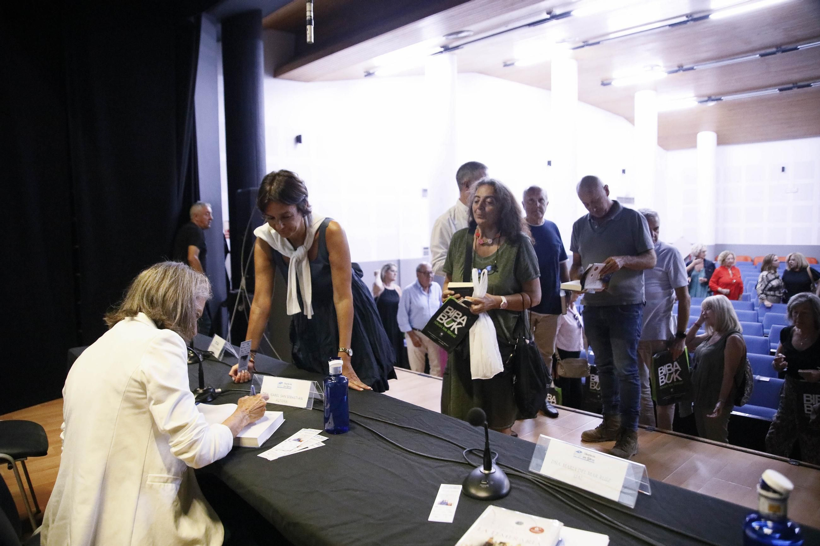 Las imágenes del diario de los libros con Isabel San Sebastián
