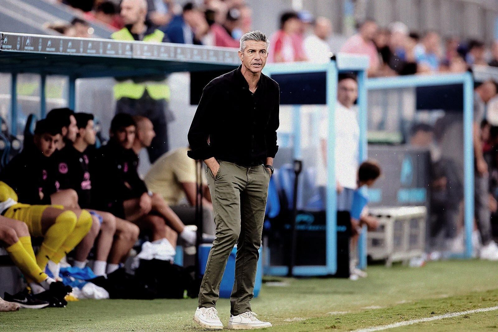 Martí dirige a los suyos en la banda de Can Misses.