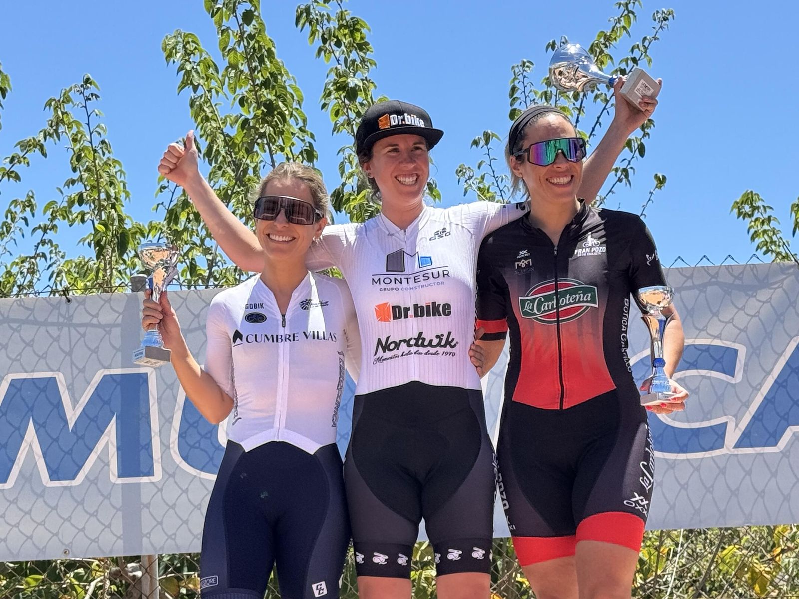 Podio femenino de la prueba sexitana.