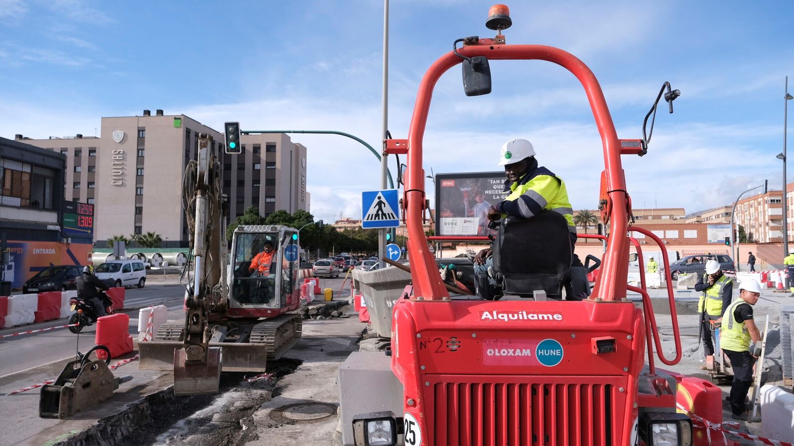 Adama Faye en las obras del AVE de Almería.
