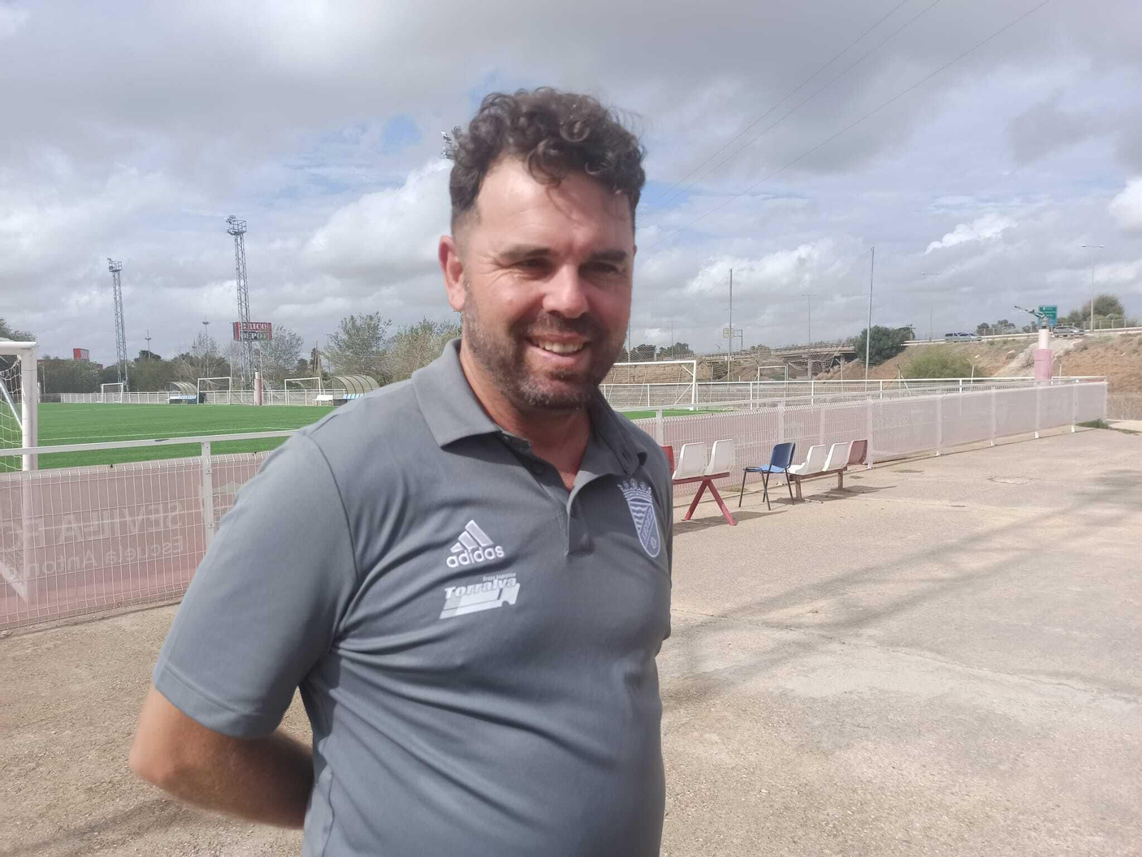 Juan Pedro, muy sonriente tras el triunfo ante el Sevilla C.