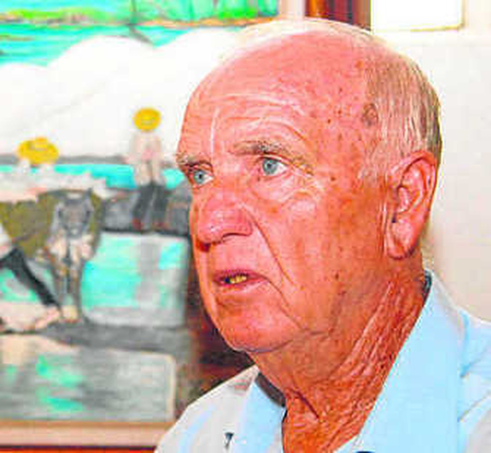 Manuel Ruiz posa en la salina de San Vicente.