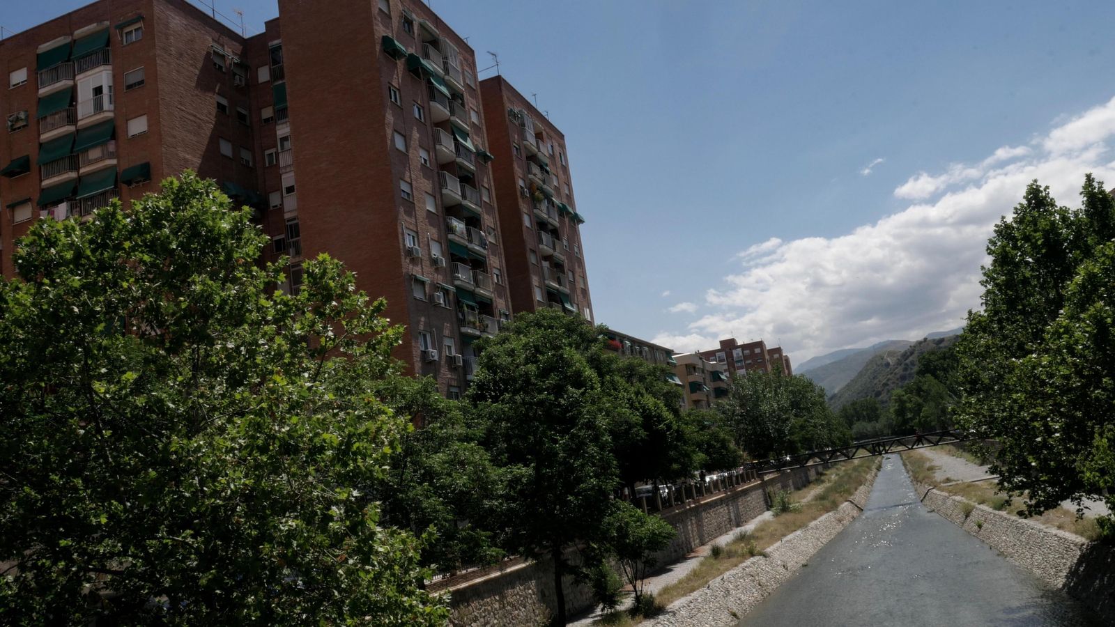 El río Genil, a su entrada a la ciudad por la Carretera de la Sierra