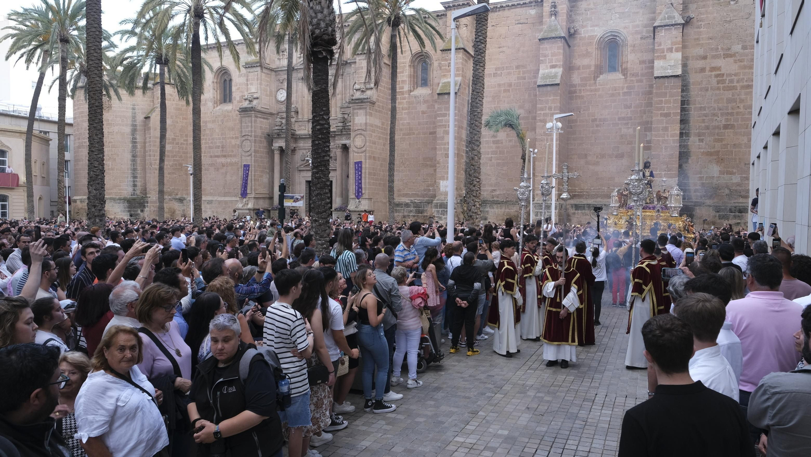 Imágenes de la salida extraordinaria de Jesús Cautivo de Medinaceli, por su 75 aniversario, Almería